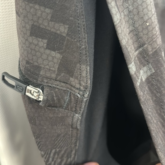 48. Lululemon T.H.E. Short Linerless 11"
The Elements Cyberspace Black MED - Picture 8 of 9